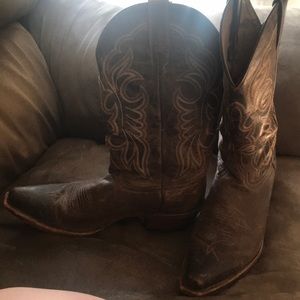 Size 8 cowboy boots